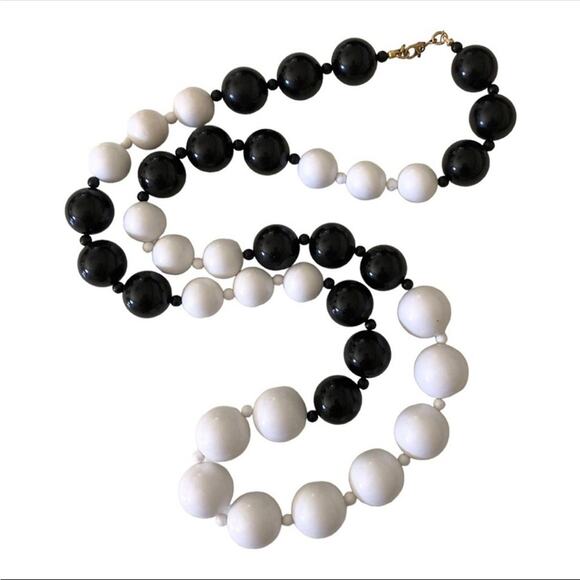 Vintage 1980’s Monet Lucite Black and White Bead Necklace Gold Toned Clasp - Picture 9 of 9